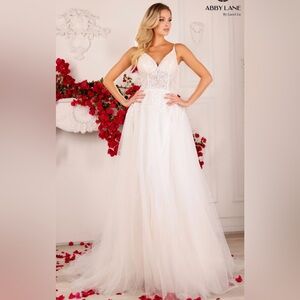 🚨 BRIDAL BLOWOUT NWT Ivory Wedding Dress Beaded bodice tulle skirt SZ:4